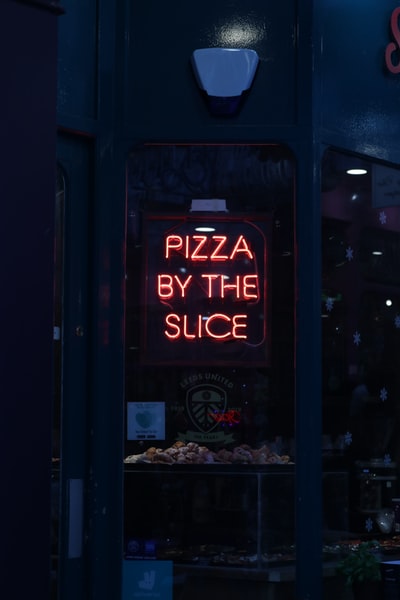 披萨店霓虹灯标牌